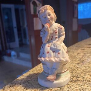 Mint condition. Collectable figurine.